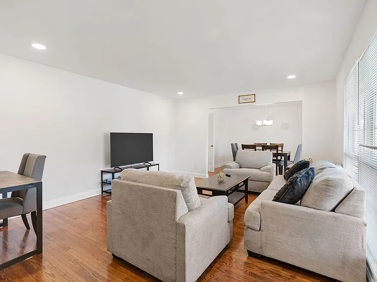 5342 Chatfield Dr — Photo 10