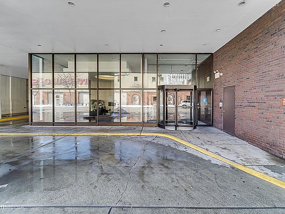 2nd image of 1636 N Wells St APT 1511