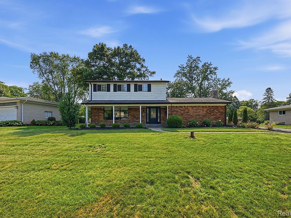 1st image of 8327 Fox Bay Dr