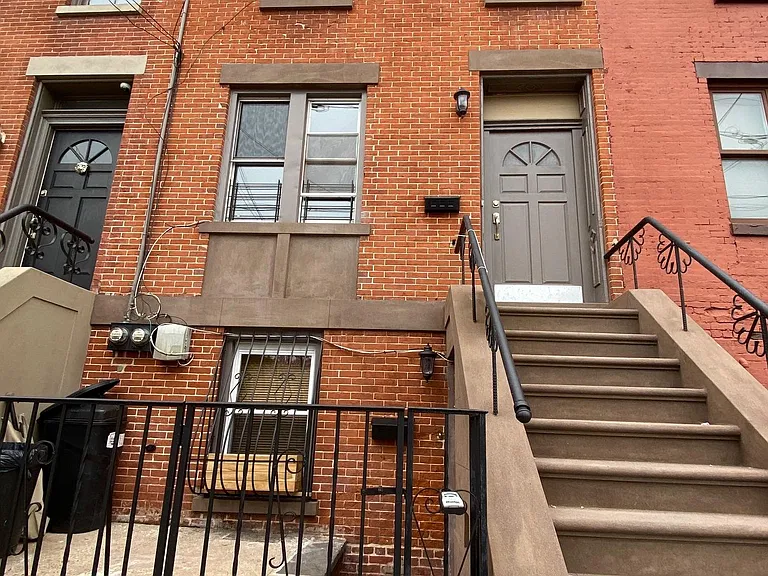323.5 Pavonia Ave — Photo 1