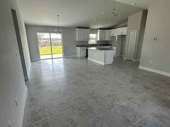 3rd image of 304 Preston St #304