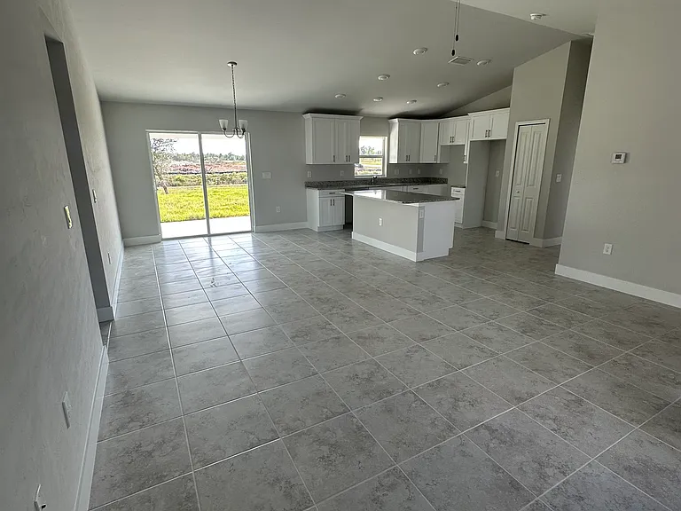 304 Preston St #304 — Photo 3