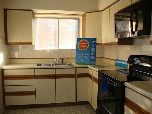 2nd image of 1819 W Thome Ave APT N202