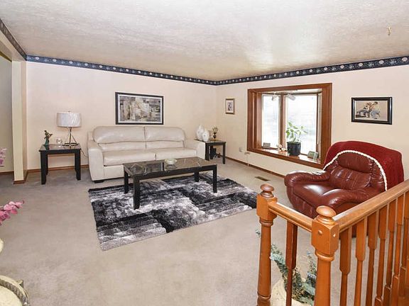3rd image of 8672 Cranfield Dr