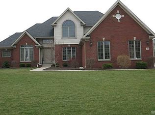 35 Briarwood Ln, Grand Island, NY 14072