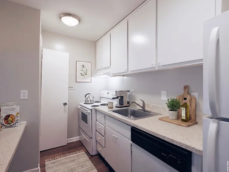 Modern Living in the Heart of Northlake — Photo 35