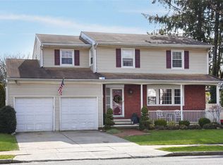 100 Dorchester Rd, Rockville Centre, NY 11570
