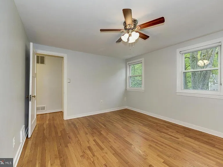 937 Patrick Henry Dr — Photo 23