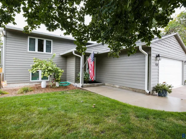 926 S Juneau Ln, Sioux Falls, SD 57106