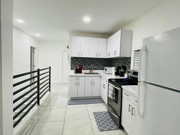 3rd image of 2628 SW 31st Pl #2A