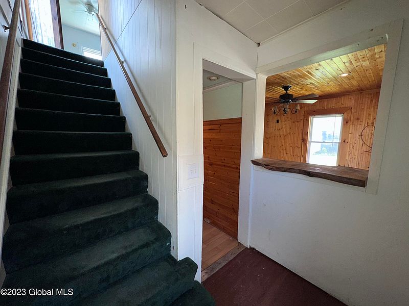 2nd image of 8 Ridge Lane