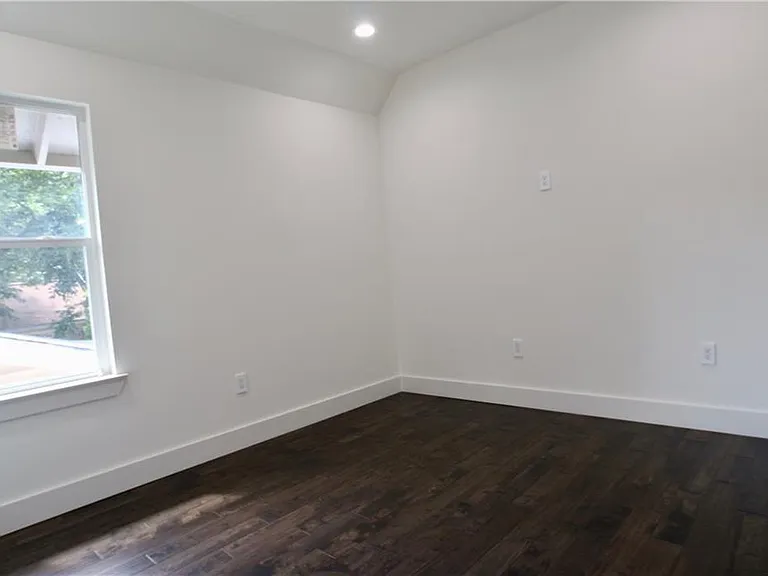 705 Harris Ave — Photo 10
