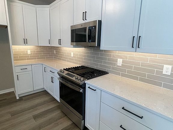 4th image of 2111 Heritage Ln
