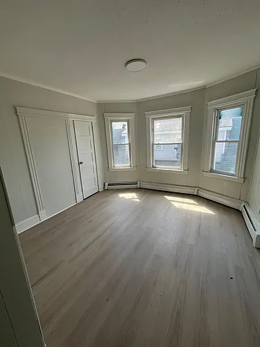 190 Brook St Photo 1