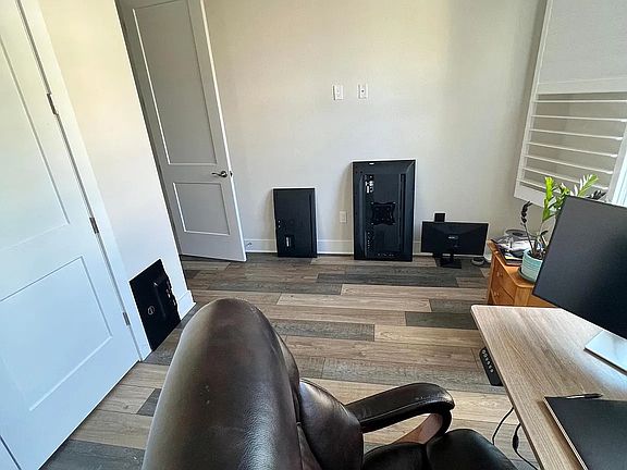 2nd image of 2084 Paragon Cir E