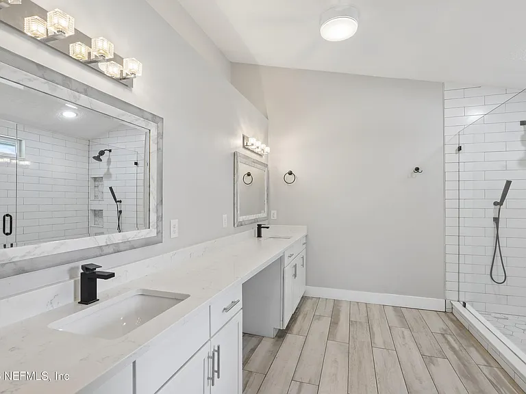 204 Crosstern Ct — Photo 32