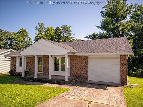 3rd image of 137 Cambridge Dr