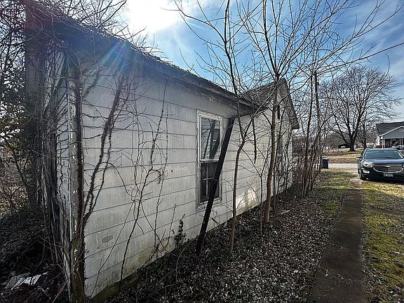 4th image of 806 6th St