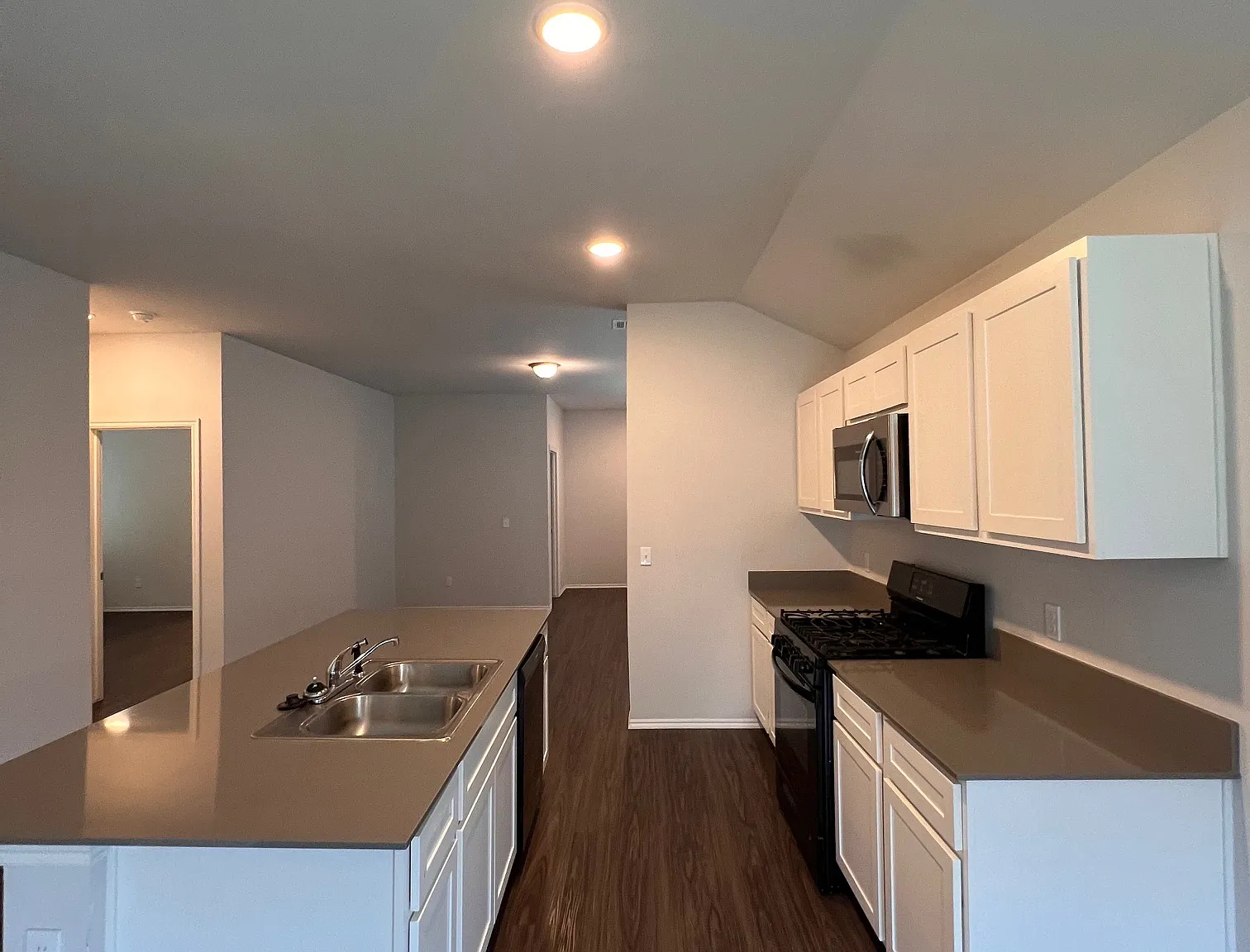 3 bed, 1257 sqft, $1,600 — Photo 4