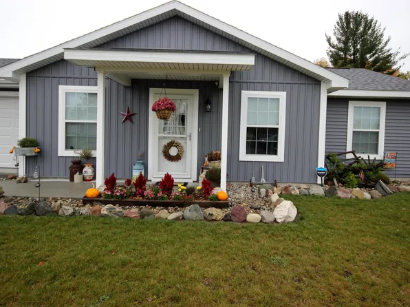 4942 Meadowlark Ln, Traverse City, MI 49685