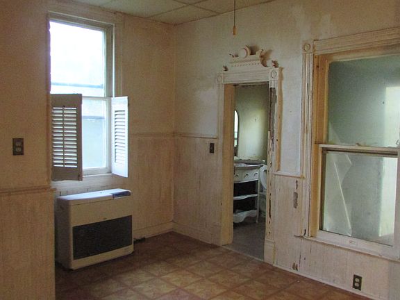 2nd image of 34534 Railroad Ave