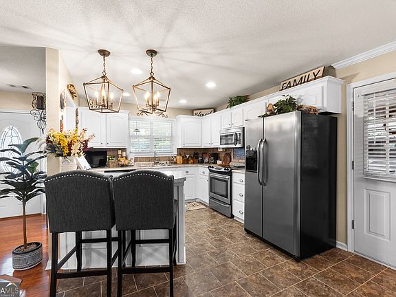 5th image of 211 Cohen Ct