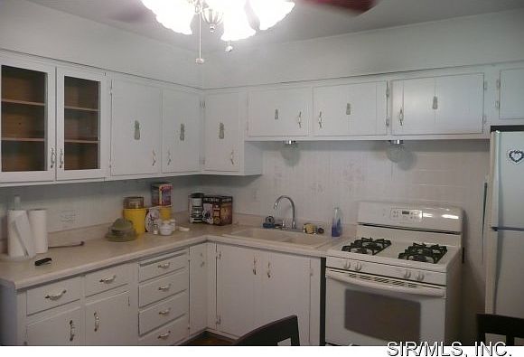 1st image of 25 Lily Ave
