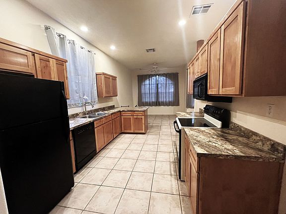 3rd image of 740 Canyon Point Rd