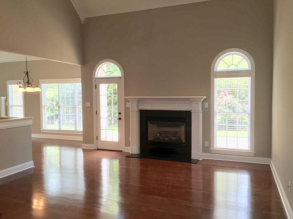 3rd image of 10327 Ivy Hollow Dr