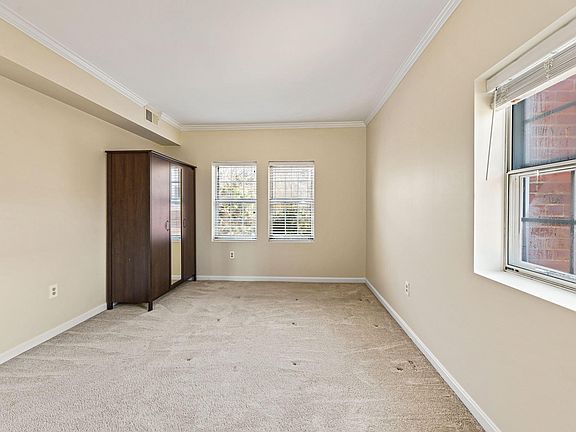 3rd image of 1817 Queens Ln #2161