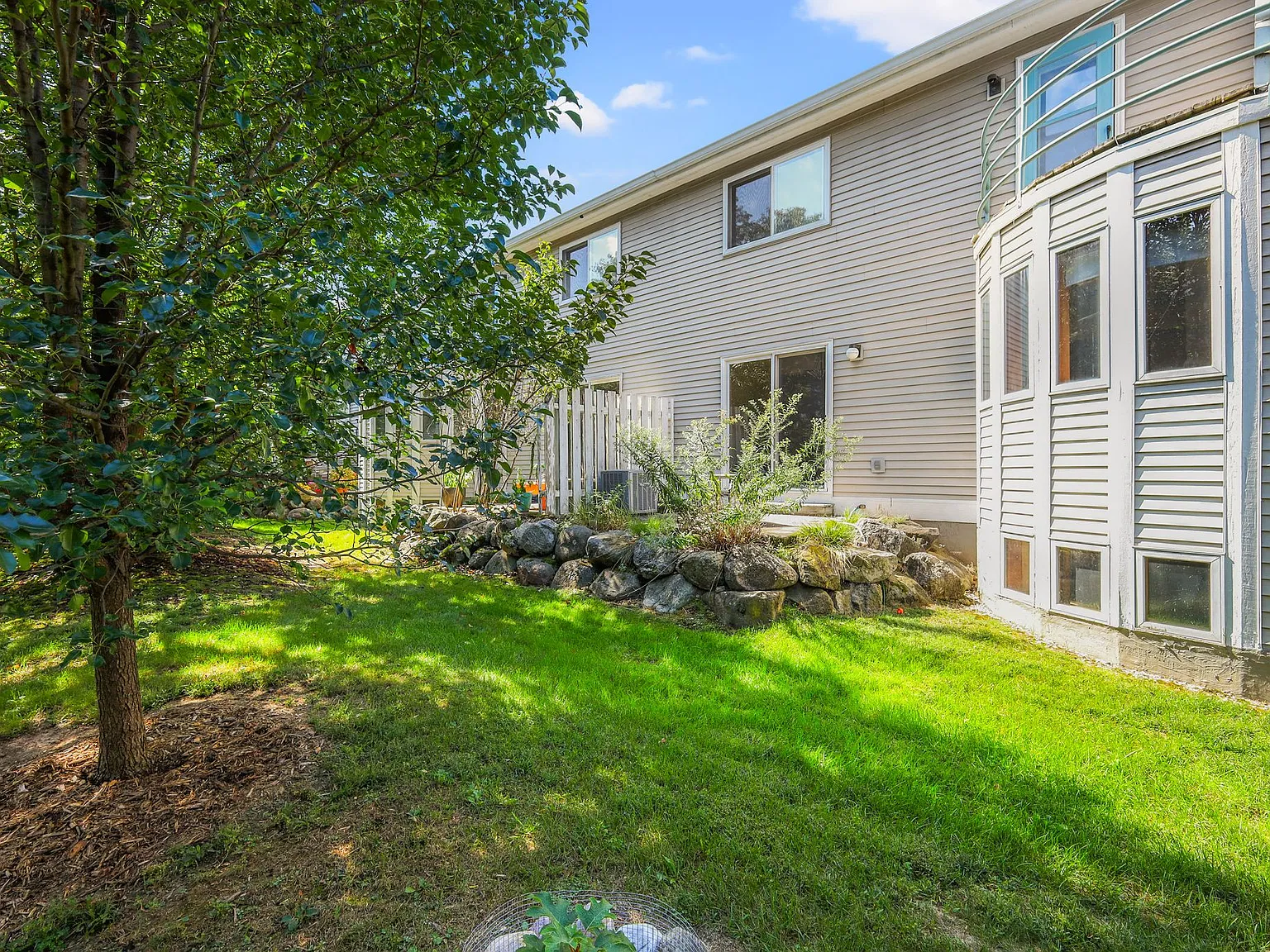 2 bed, 1755 sqft, $2,500 — Photo 4
