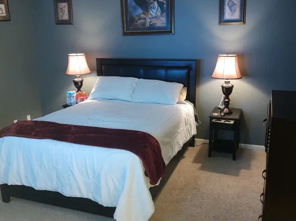 15211 Camden Cir, Omaha, NE 68116