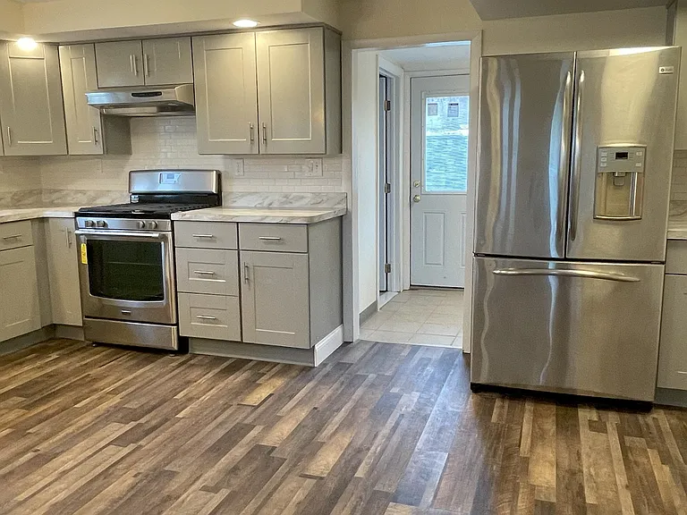 110 Scott St — Photo 7