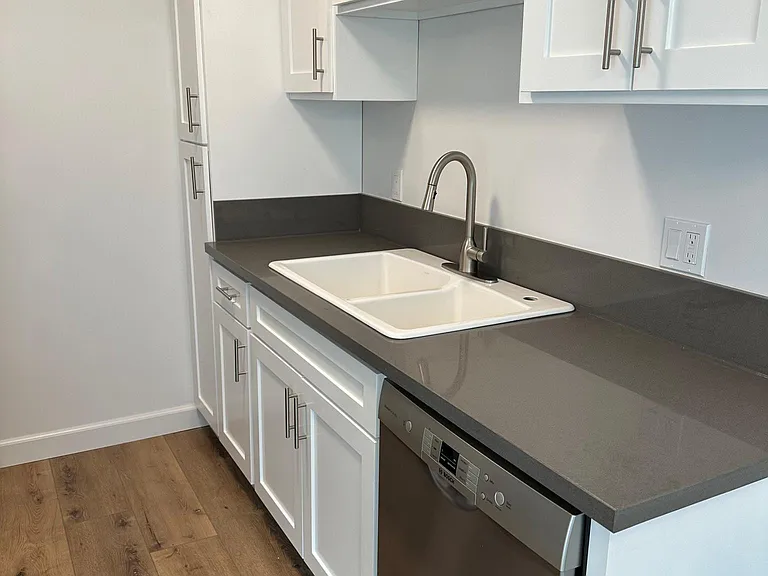 1328 Barry Ave #3 — Photo 12