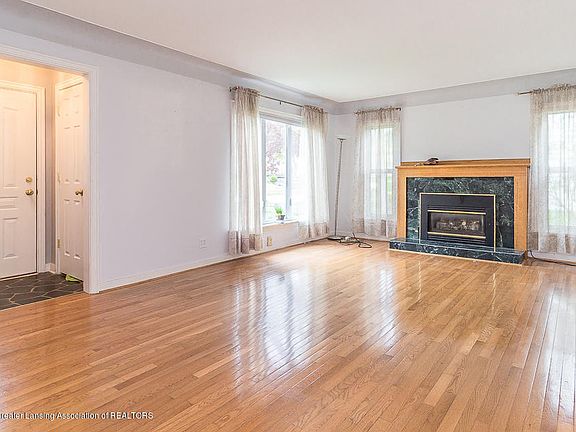 3rd image of 619 Pacific Pkwy