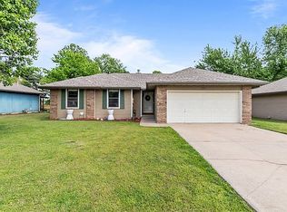 2311 W Roxbury St, Springfield, MO 65807