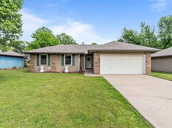 2311 W Roxbury St, Springfield, MO 65807