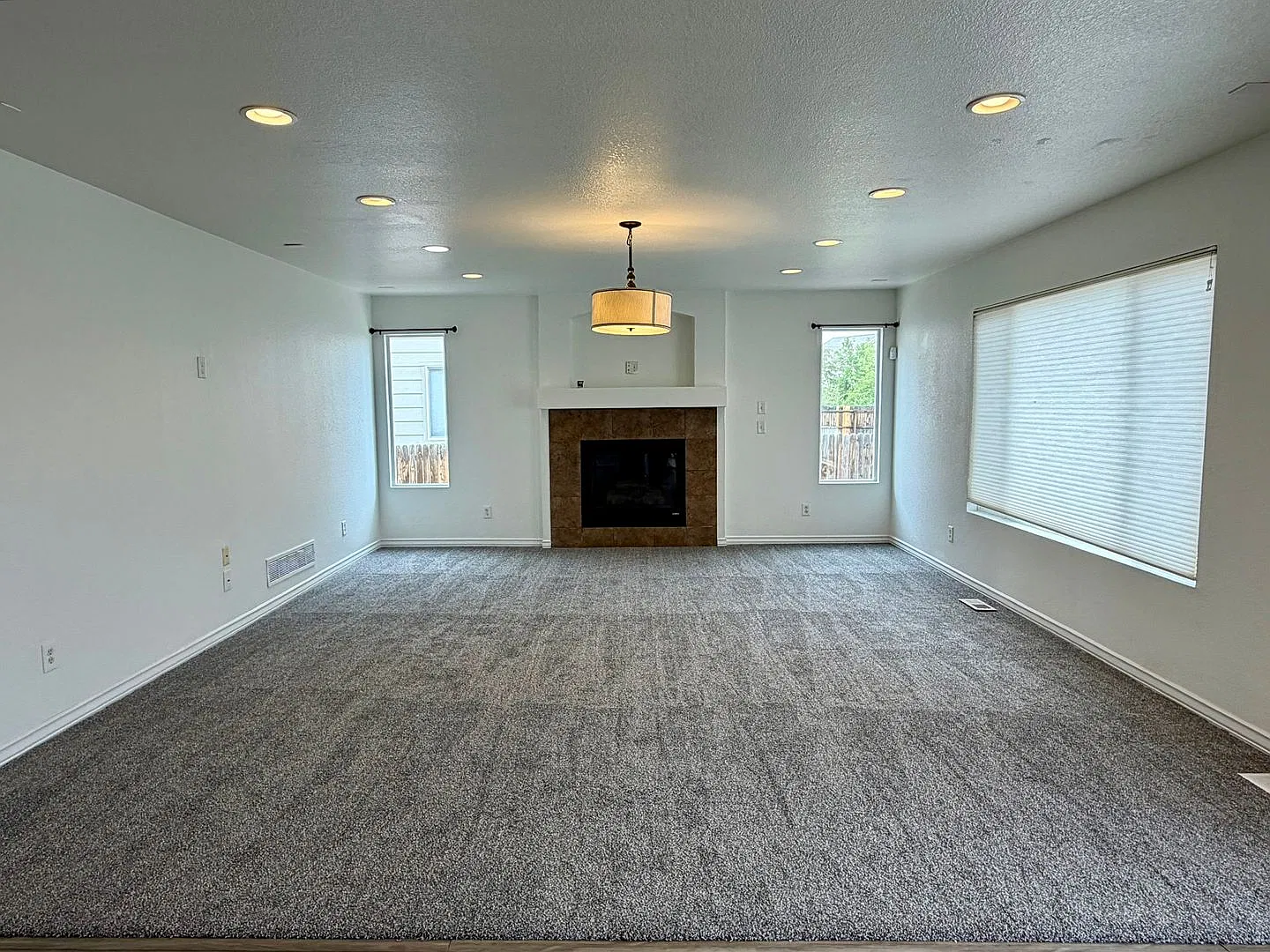 12674 Jersey Cir E Available 08-28-2026 — Photo 4