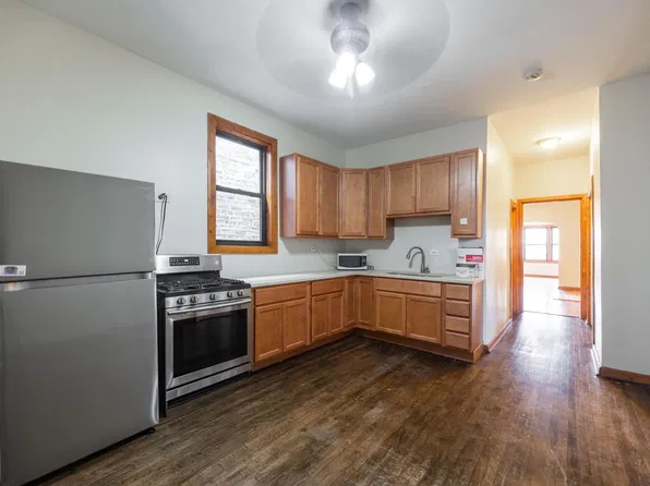 2825 N Milwaukee Ave #2, Chicago, IL 60618