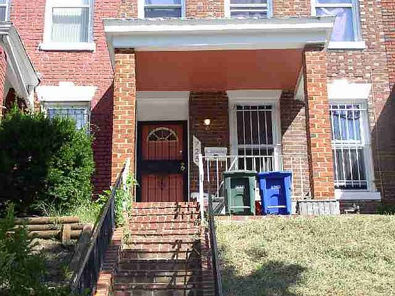 4th image of 725 Fairmont St NW #C