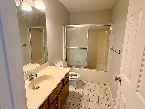 3rd image of 305 Cambridge Dr #305