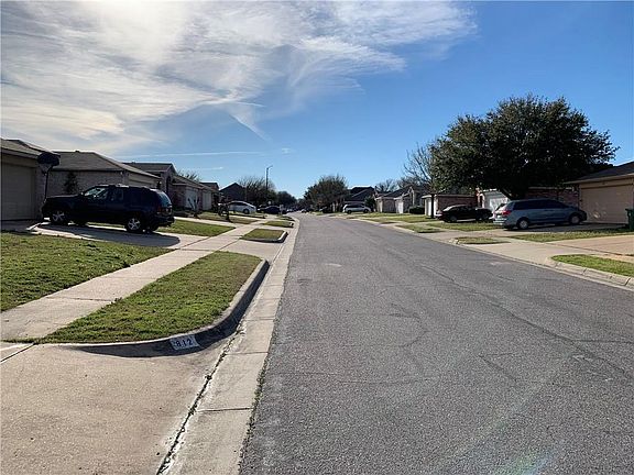 4th image of 812 Engleside Dr