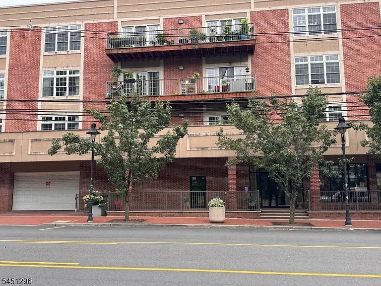 1677 Springfield Ave #13 — Photo 35