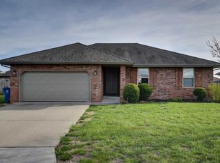 1208 E Chesapeake Dr, Ozark, MO 65721