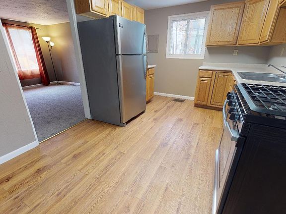 5th image of 923 Lancaster Dr