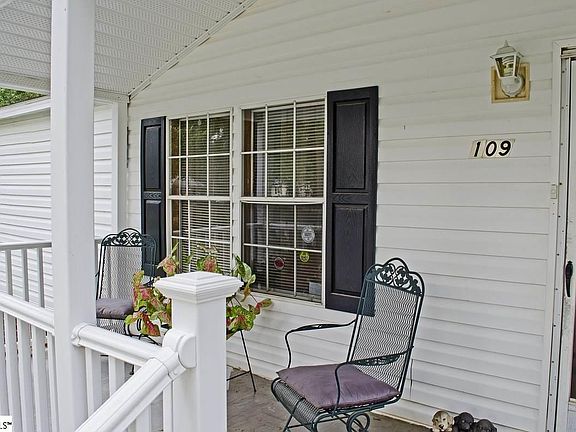 3rd image of 109 Fleetwood Dr