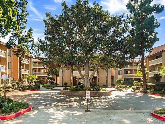 4th image of 4600 Lamont St #319
