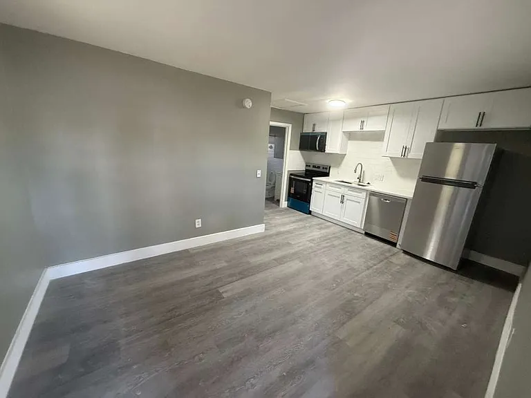 10106 N Lantana Ave — Photo 2