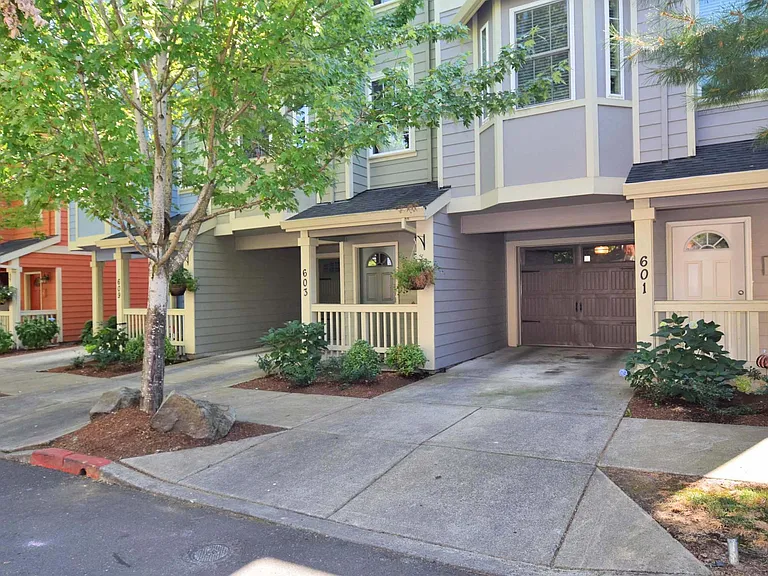 601 SE 128th Ave — Photo 2