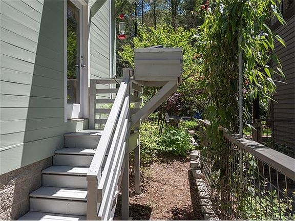 5th image of 224 Westover Dr
